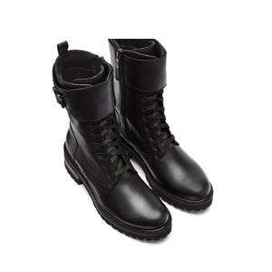 La Canadienne Camden Leather Bootie Black size 8.5